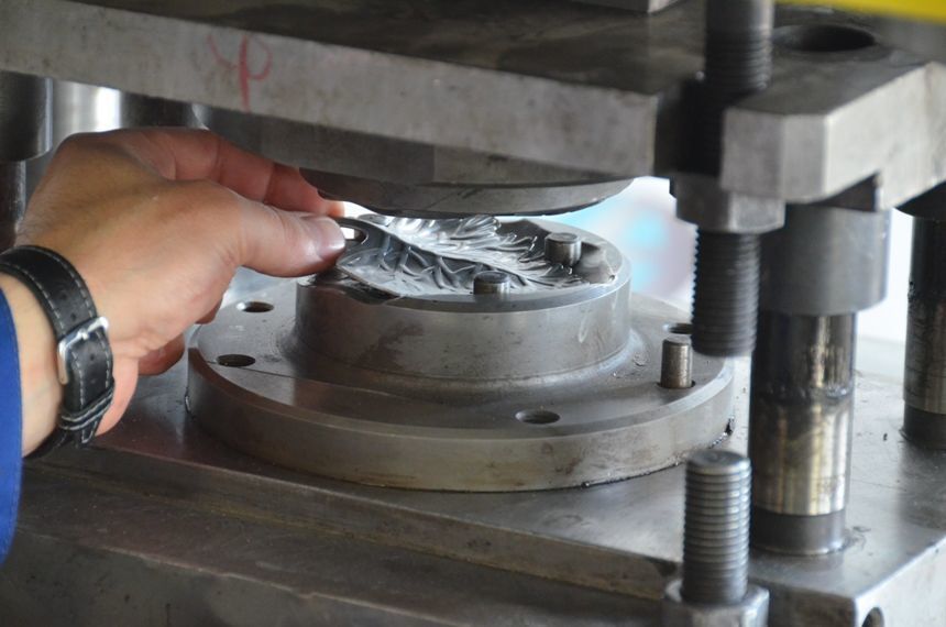 Оборудование и материалы штамповки металла