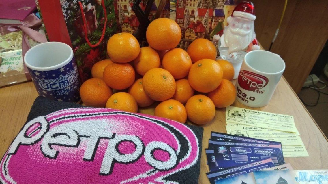 Гора подарков и общение с Дедом Морозом ожидают сегодня слушателей Ретро FM в Орле