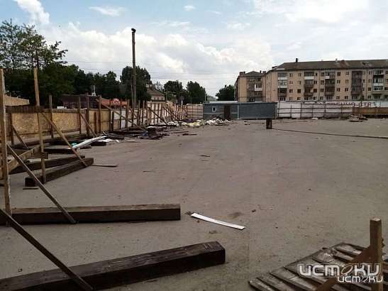 «Триумф» заставят восстанавливать асфальт на площади Жукова