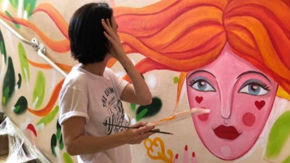 Известная в Европе художница расписывает стены в детдомах Орловщины