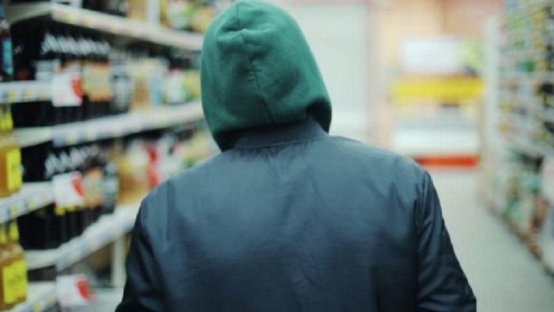 В Орле любитель дорогого алкоголя оказался в розыске за грабеж