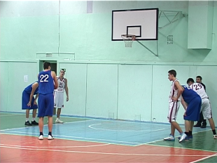 Непримиримые соперники сошлись в Чемпионате города по баскетболу 