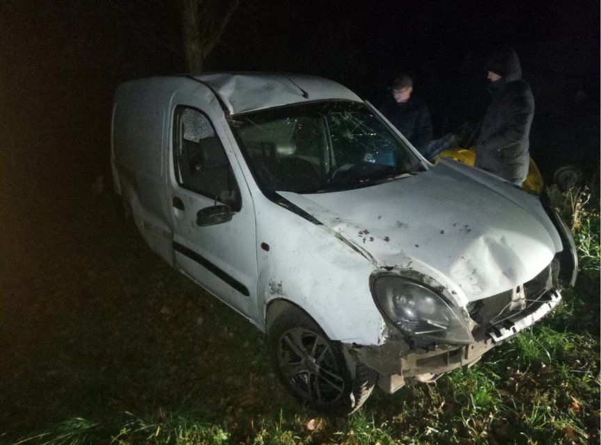 На трассе под Орлом легковушка улетела в кювет. Один человек получил травмы