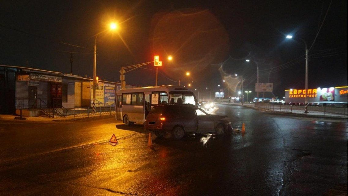 В Орле водитель ВАЗа попал в травматологию из-за маршрутчика