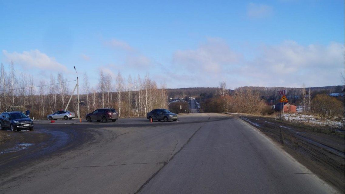 Под Орлом женщина за рулем кроссовера нарушила ПДД и угодила в больницу