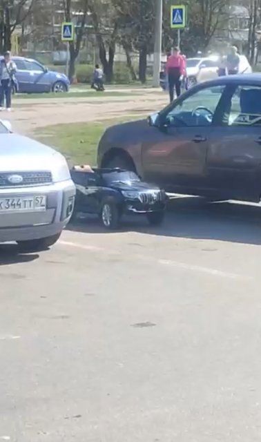 Детская машинка принесла Дмитрию Сёмину победу в нашем еженедельном конкурсе! 