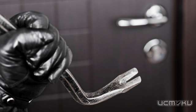 В Орле грабитель избил хозяина квартиры и убежал без награбленного