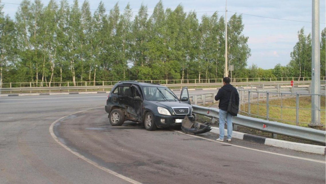 Не уступила дорогу: на Орловщине две иномарки не разъехались на перекрестке