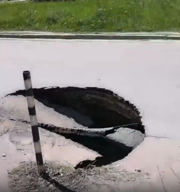 В центре Орла провалился асфальт