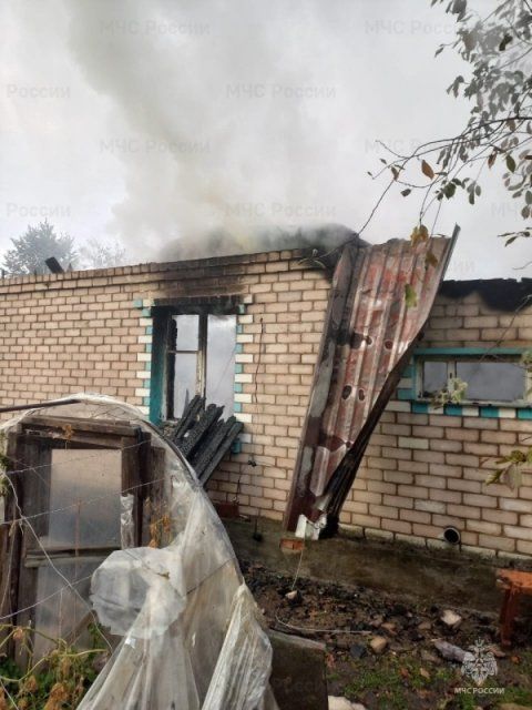 Ночью под Орлом в горящем доме погиб пенсионер