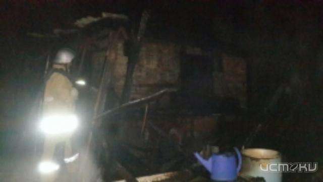 Во Мценске сгорела хозпостройка