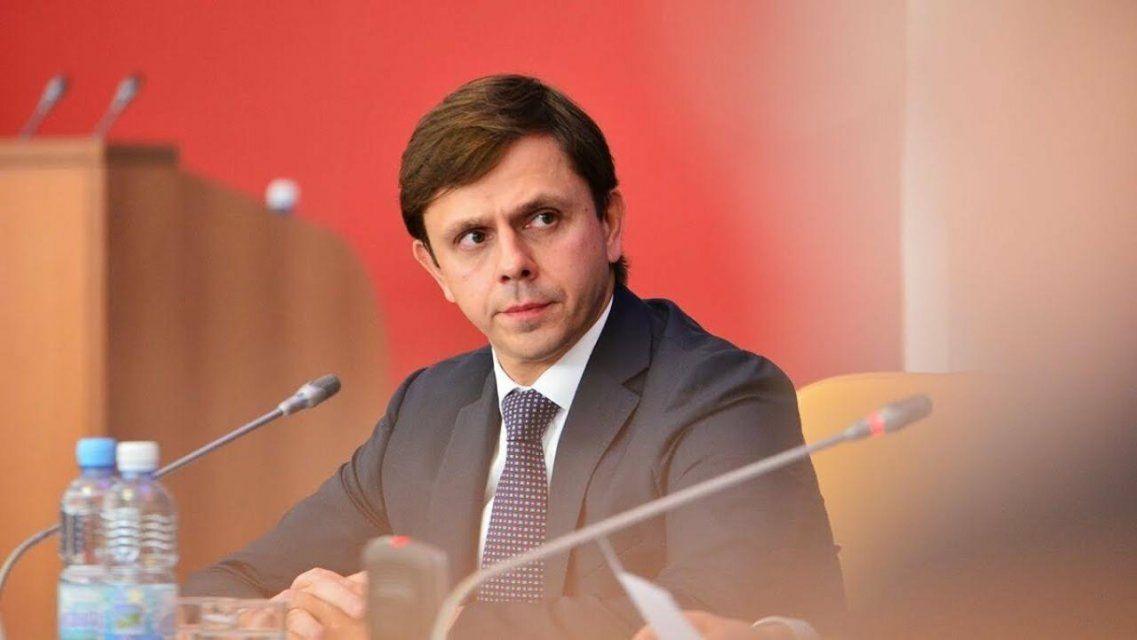 Вирус поджидает за каждым углом: Клычков просит жителей оставаться дома