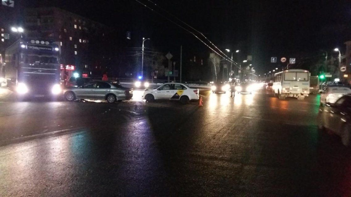 25-летняя девушка пострадала в тройном ДТП с фурой возле автовокзала в Орле