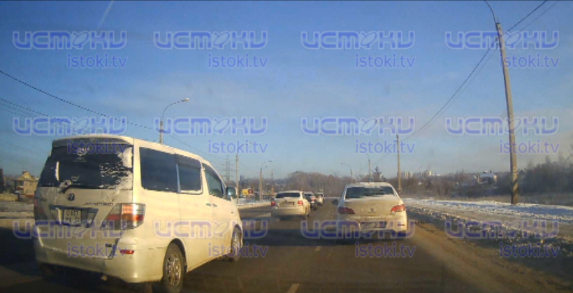 Заработавший светофор снова создает пробки