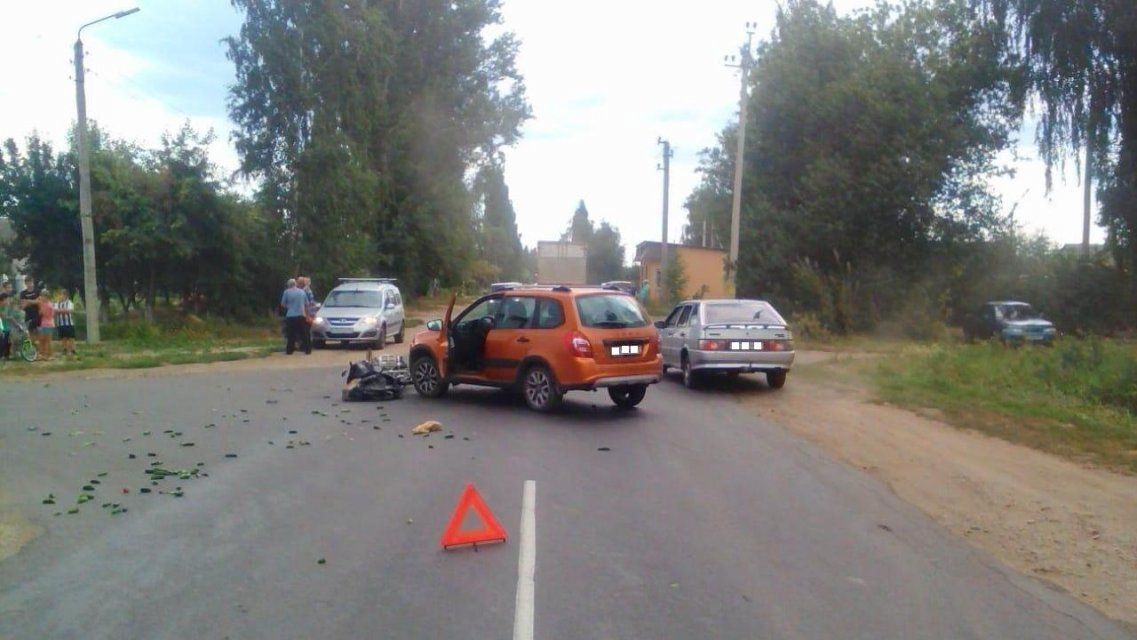 Мопед против «Лады-Гранты»: в Ливнах не поделили дорогу пенсионеры