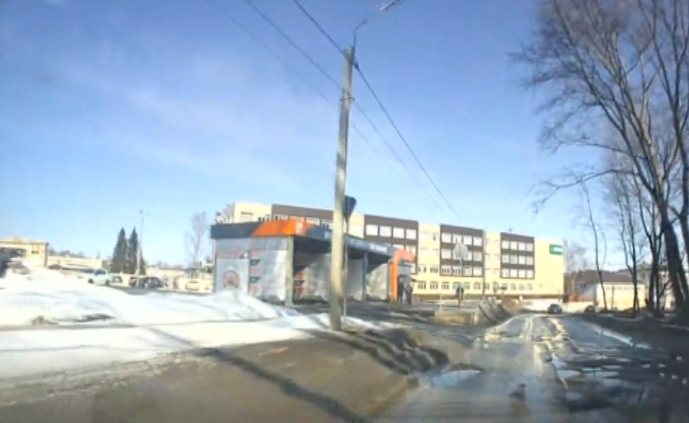 Это полная... дальше пришлось запикать. Орловчане емко и по-русски оценили местные дороги. Наш корреспондент убедился, что большая часть из них превратилась в поверхность Луны. Свое слово о проблеме сказал и главный прокурор области