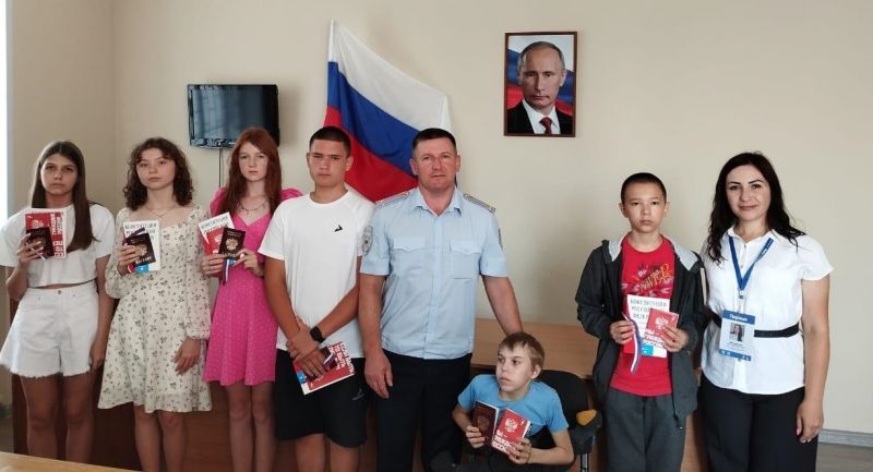 Получить паспорт в День Флага - что может быть символичнее?