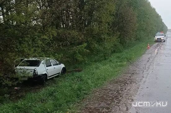 В Малоархангельском районе машина съехала в кювет — пострадали два пассажира