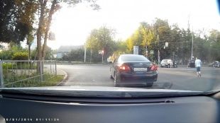 В Орле столкнулись «Рено» и «Лада». Пострадали трое. Видео