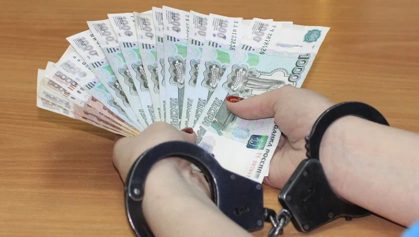 Орловчанина будут судить за попытку дать взятку полицейскому