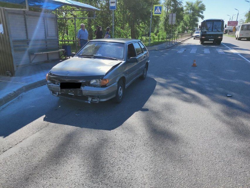 В Орле на улице Ливенской не смогли разъехаться «Лада» и «Peugeot»
