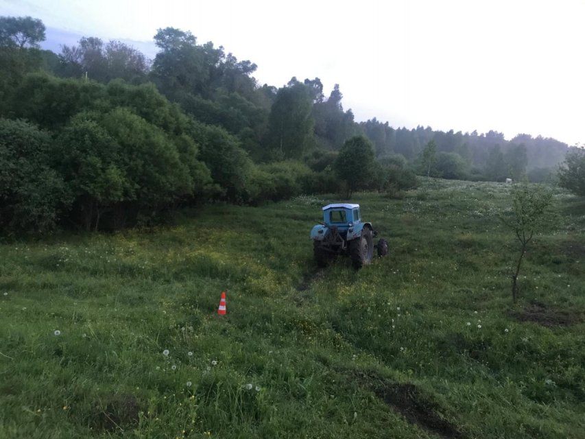 В Орловской области трактор без водителя сбил мужчину
