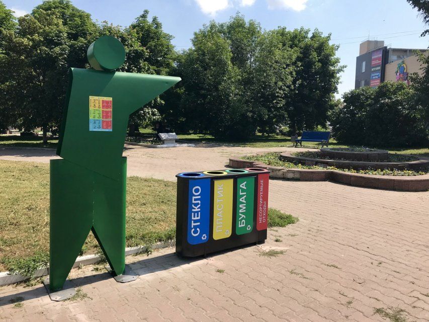 Фотофакт: зеленые человечки запустили в Орле раздельный сбор мусора