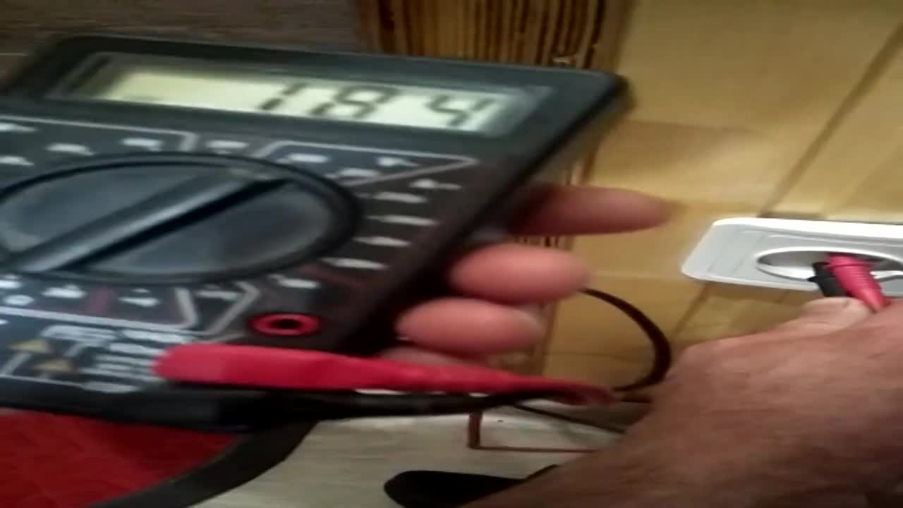 Жители деревни Коневка жалуются на пониженное напр