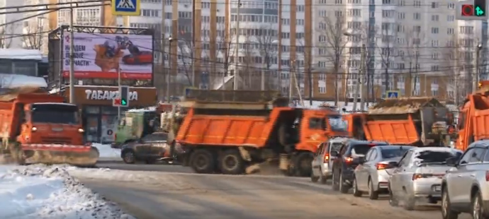 "Оккультный ритуал". На днях снегоуборочные машины на Болховском шоссе устроили "танцы" по кругу