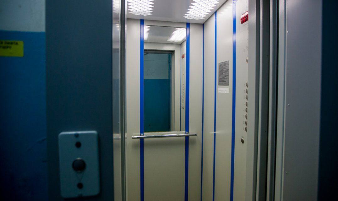 На Орловщине до конца года в многоэтажках должны заменить 127 лифтов