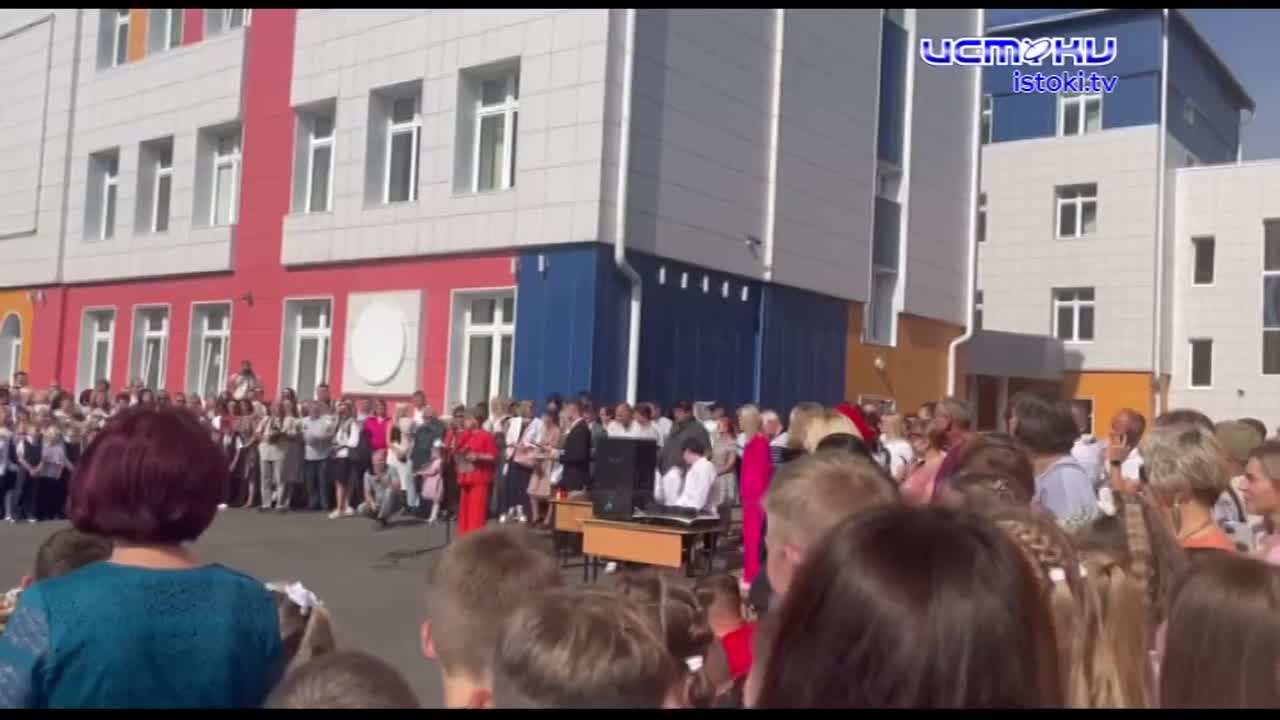 В День знаний орловские школьники вновь сели за парты. Торжественная линейка прошла и в школе № 27 в Орле