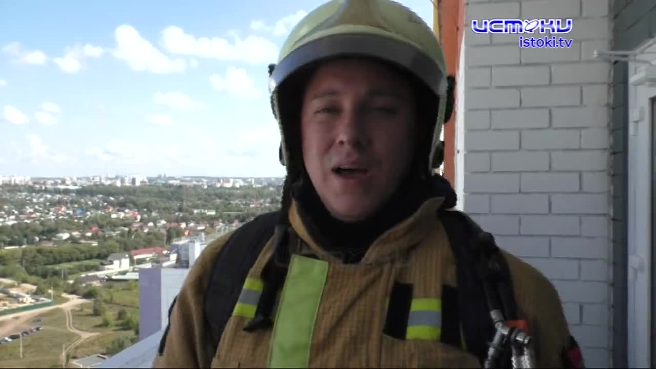 В Орле прошли соревнования среди личного состава пожарно-спасательных частей региона по скоростному подъёму газодымозащитников в высотное здание.