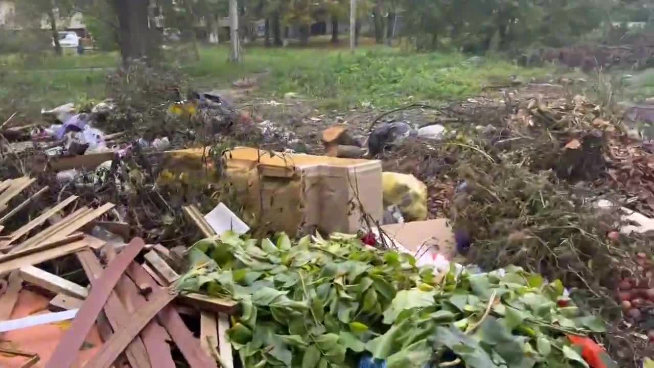 Никому нет дела: жители Орла жалуются на горы мусора, которые лежат месяцами