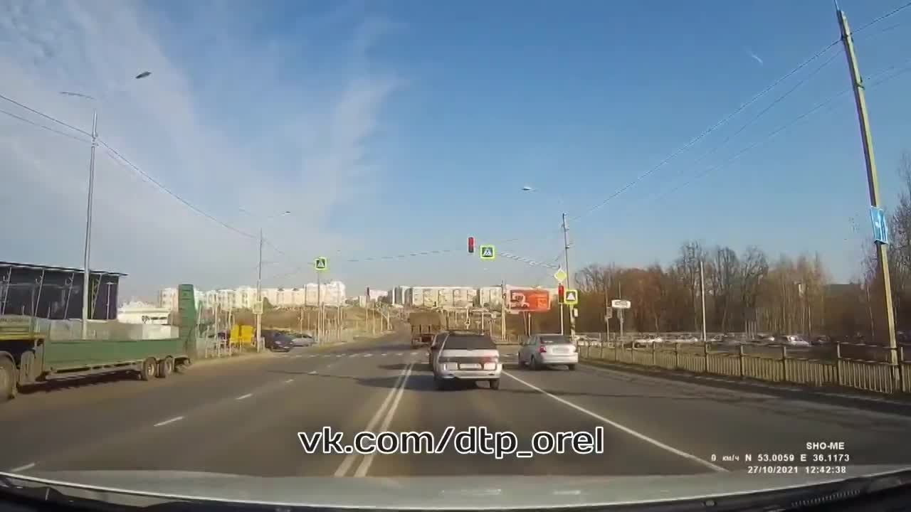 Урок экстремального вождения преподал орловским водителям мужчина на Камазе из Калмыкии