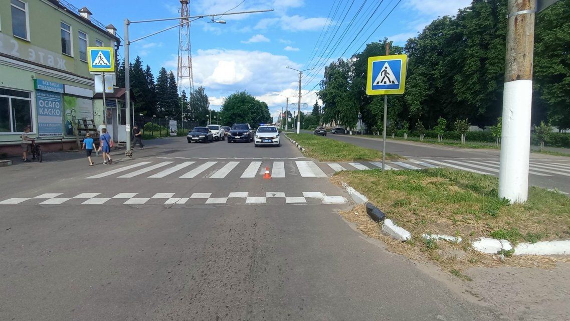 В Дмитровске водитель сбил пешехода на переходе и скрылся