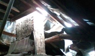 Крыша дома по ул. 1-я Пушкарная, 14 обвалилась под тяжестью снега