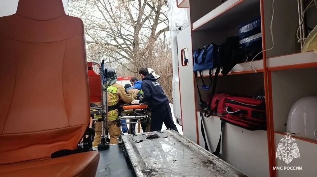 Сотрудники МЧС спасли 4 человек из пожара на Комсомольской 