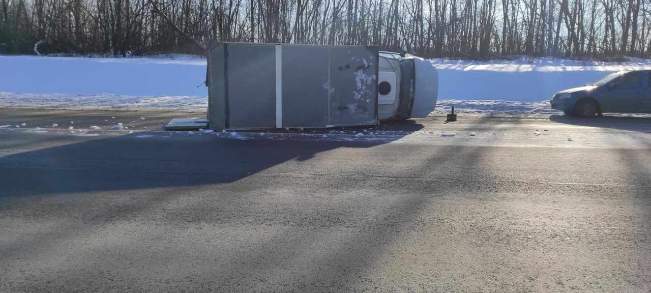 На орловской трассе в результате столкновения опрокинулась «ГАЗель»