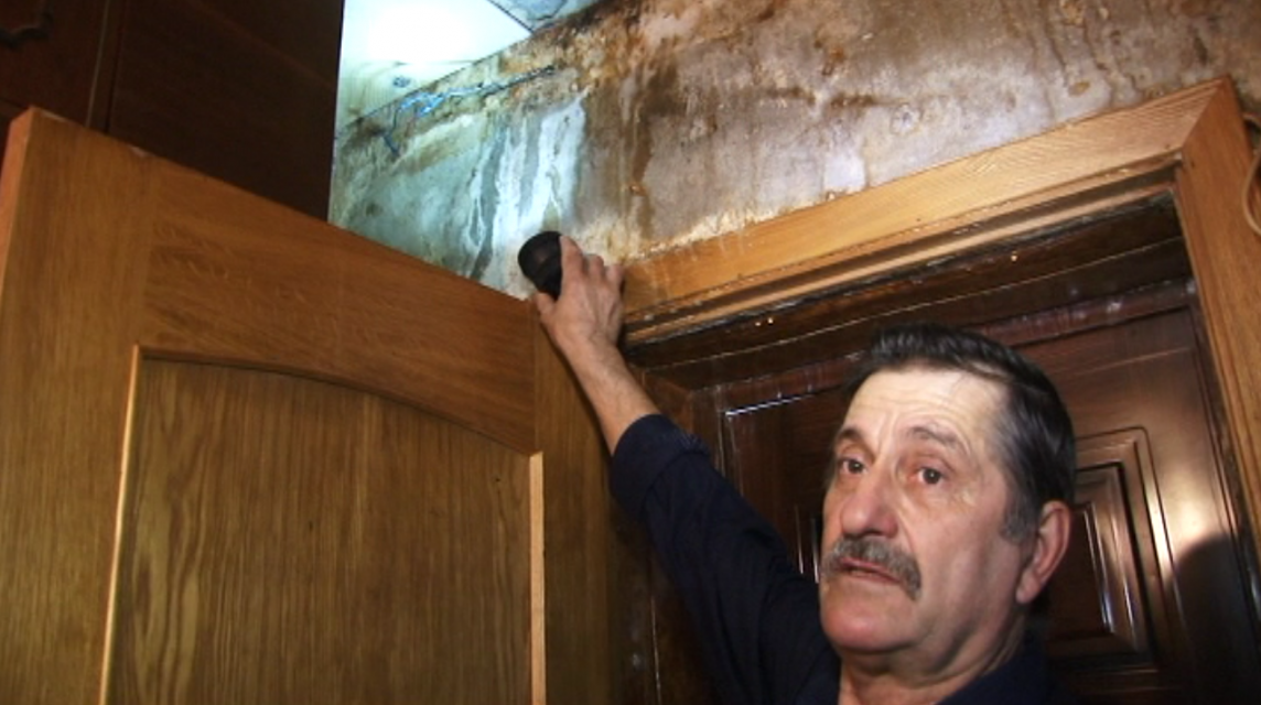 Жители требуют с управляющей компании возмещения ущерба после пожара в Орле на улице Планерная