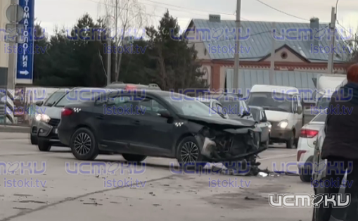 В Орле на улице Мостовой сегодня произошла авария на загруженном перекрестке