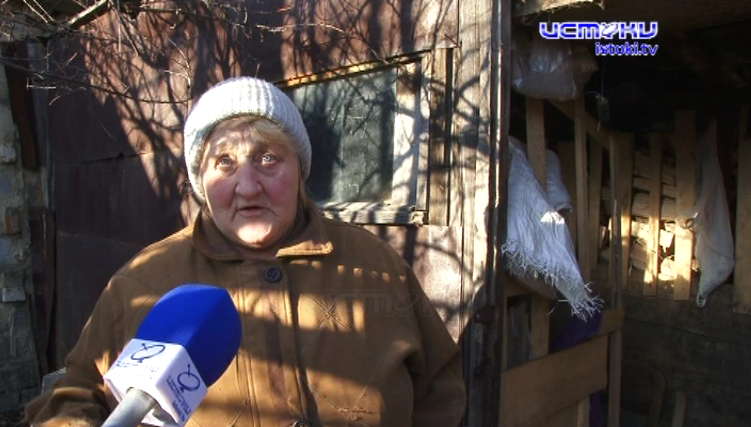 Кусок глухой деревни в черте города Орла. Как горожане одной двухэтажки на 8 квартир много лет топятся дровами и все ждут благ цивилизации