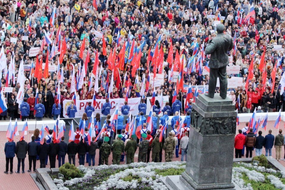 В Орле прошёл многотысячный митинг-концерт в поддержку вхождения ДНР, ЛНР, и двух областей в состав РФ