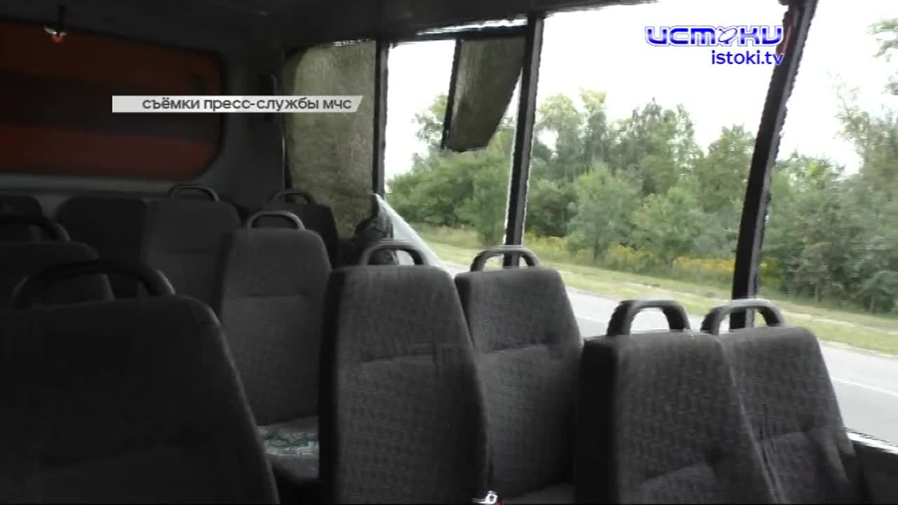 Причины еще устанавливаются. На дороге под Орлом столкнулись рейсовая маршрутка и "КАМАЗ"