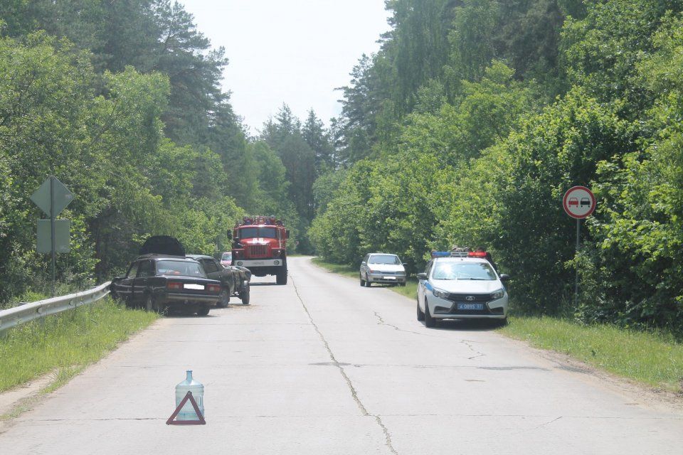 Под Орлом на встречке столкнулись две легковушки: есть пострадавшие