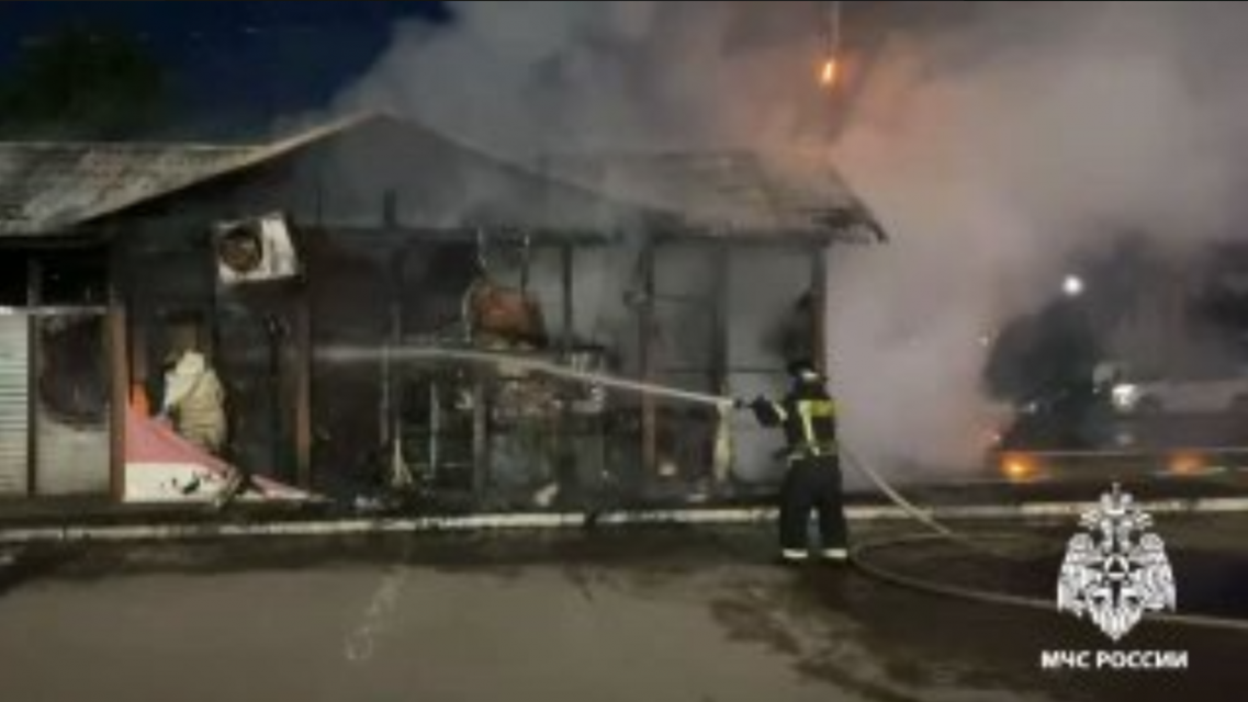 В Орле накануне вечером горел торговый павильон