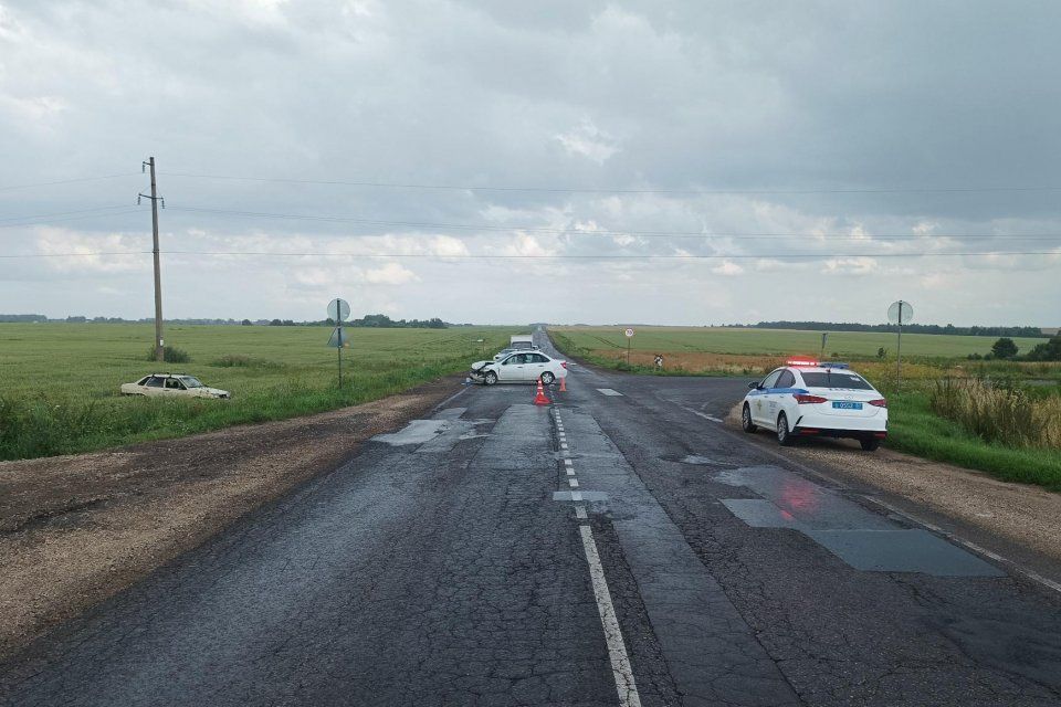 Под Орлом произошло ДТП с участием двух легковушек