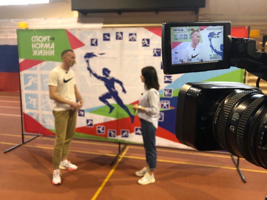 Сегодня на телеканале «Истоки» смотрите программу «Интервью». В студию придет чемпион России в беге на 100 м