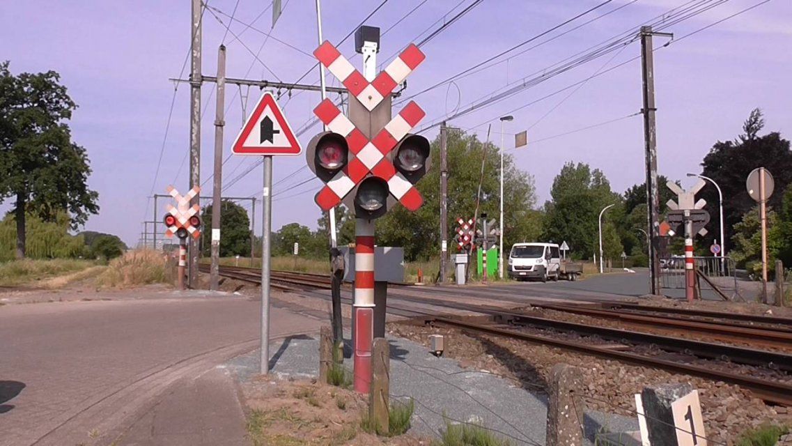 В Орловском районе на день перекроют железнодорожный переезд