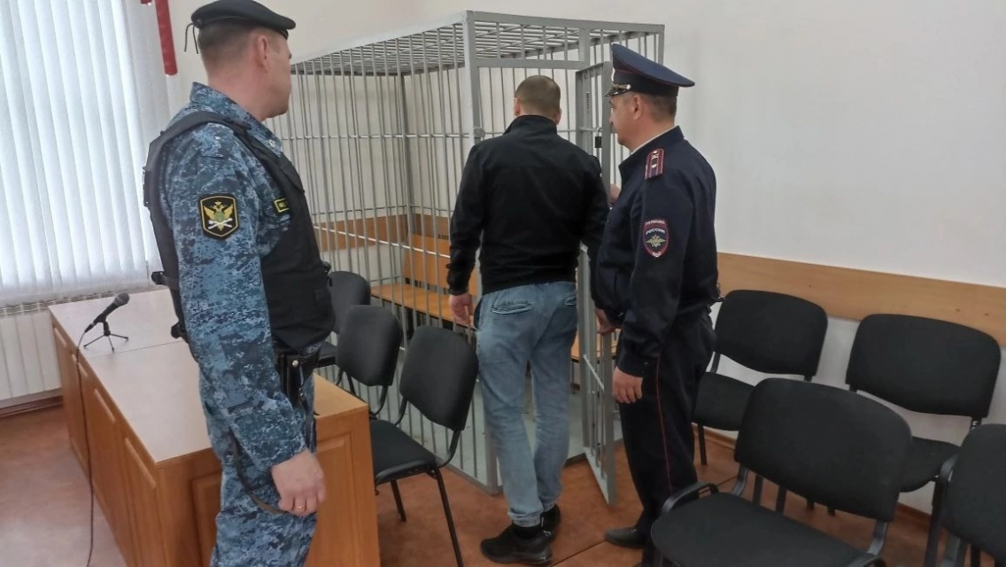 Судебный пристав задержал гражданина, находящегося в розыске 