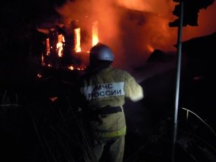 За ночь в Должанском районе горели два нежилых дома